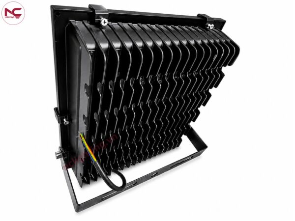 pnc02 có giá đỡ chữ u chắc chắn