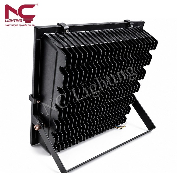 den-pha-led-cao-ap-200w-pnc20-5 Đèn pha LED 200W PNC20