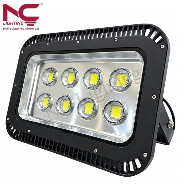 den-pha-led-400w-mat-loi Đèn pha LED PNC11