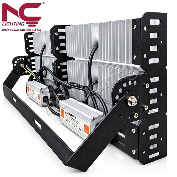 den-pha-led-pnc37-3 Đèn pha LED PNC37