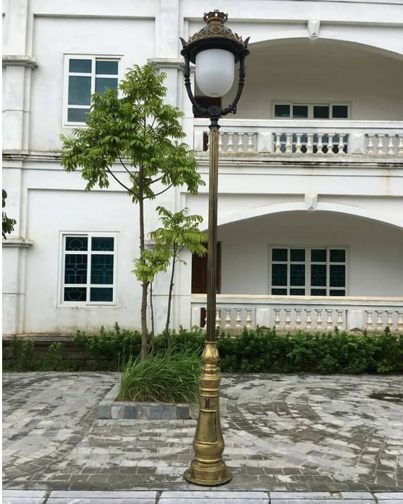 Cột đèn sân vườn nữ hoàng