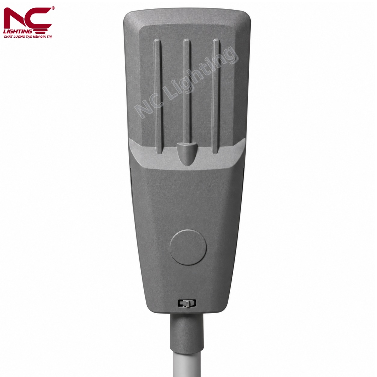 2-mat-sau-lnc-65 Mặt sau của LNC-65 có 3 rãnh nổi lên