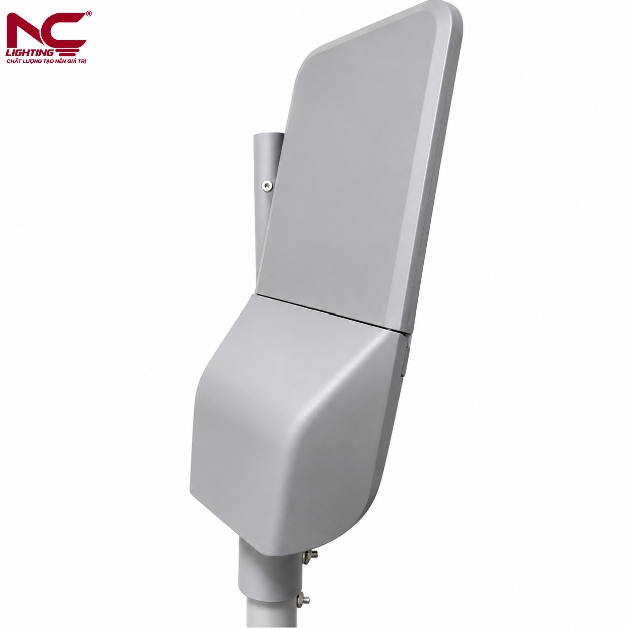 5-goc-nghieng-sau-lnc67 LNC67 nghiêng phải để lộ gờ nổi ở thân
