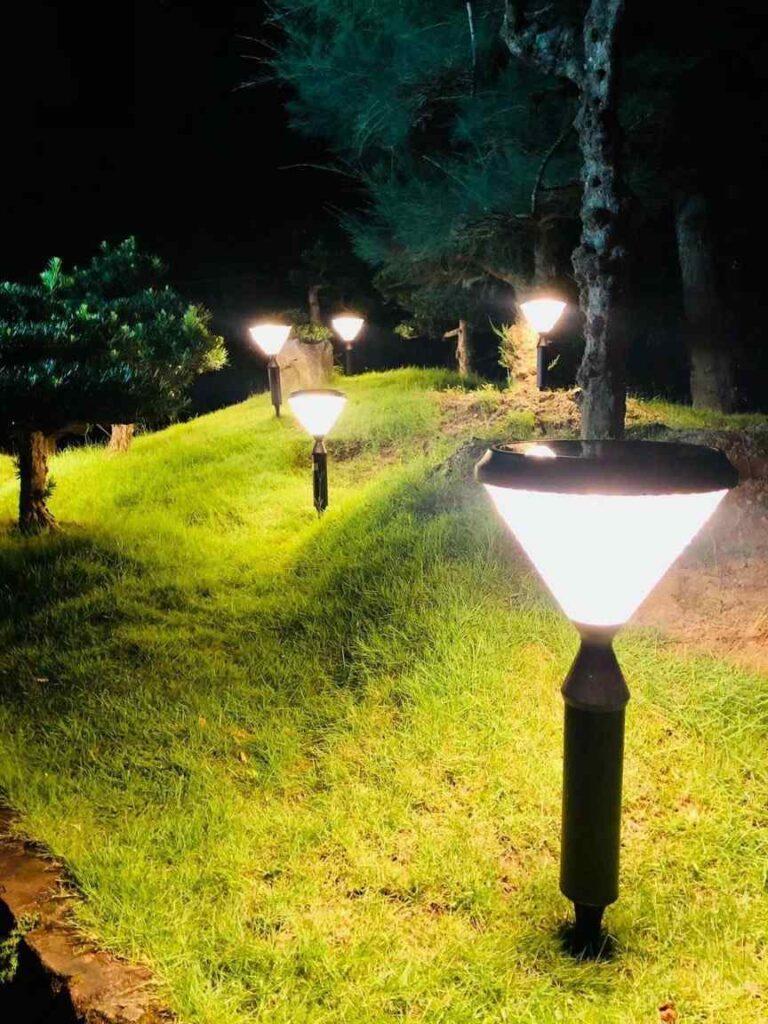 Lắp đèn nấm sân vườn 02