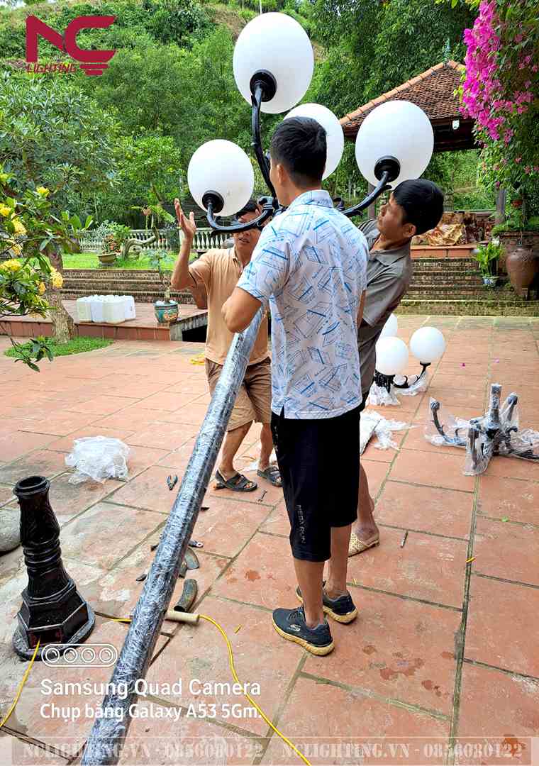 lắp cột đèn sân vườn