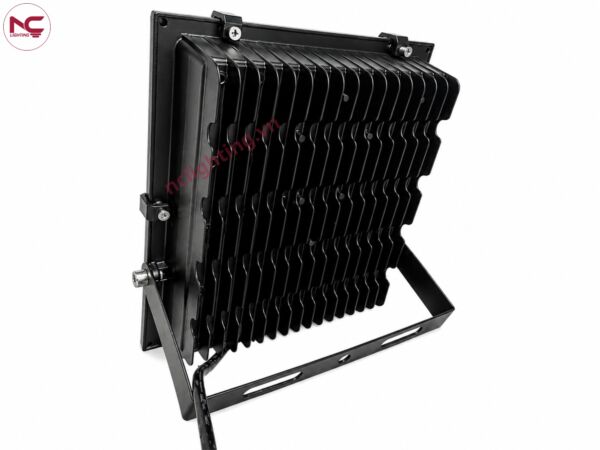 PNC-01 thiết kế rãnh tản nhiệt phía sau
