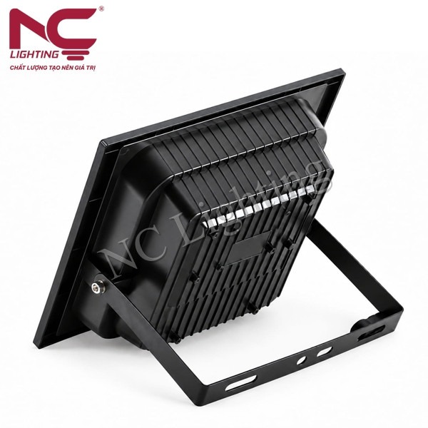den-pha-nang-luong-mat-troi-pnc-49-2 Đèn pha năng lượng mặt trời PNC-49