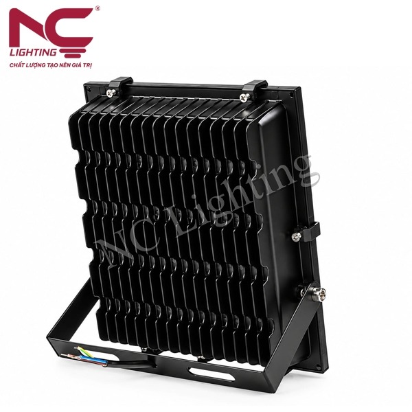 den-pha-nang-luong-mat-troi-pnc-56-3 Đèn pha năng lượng mặt trời PNC-56