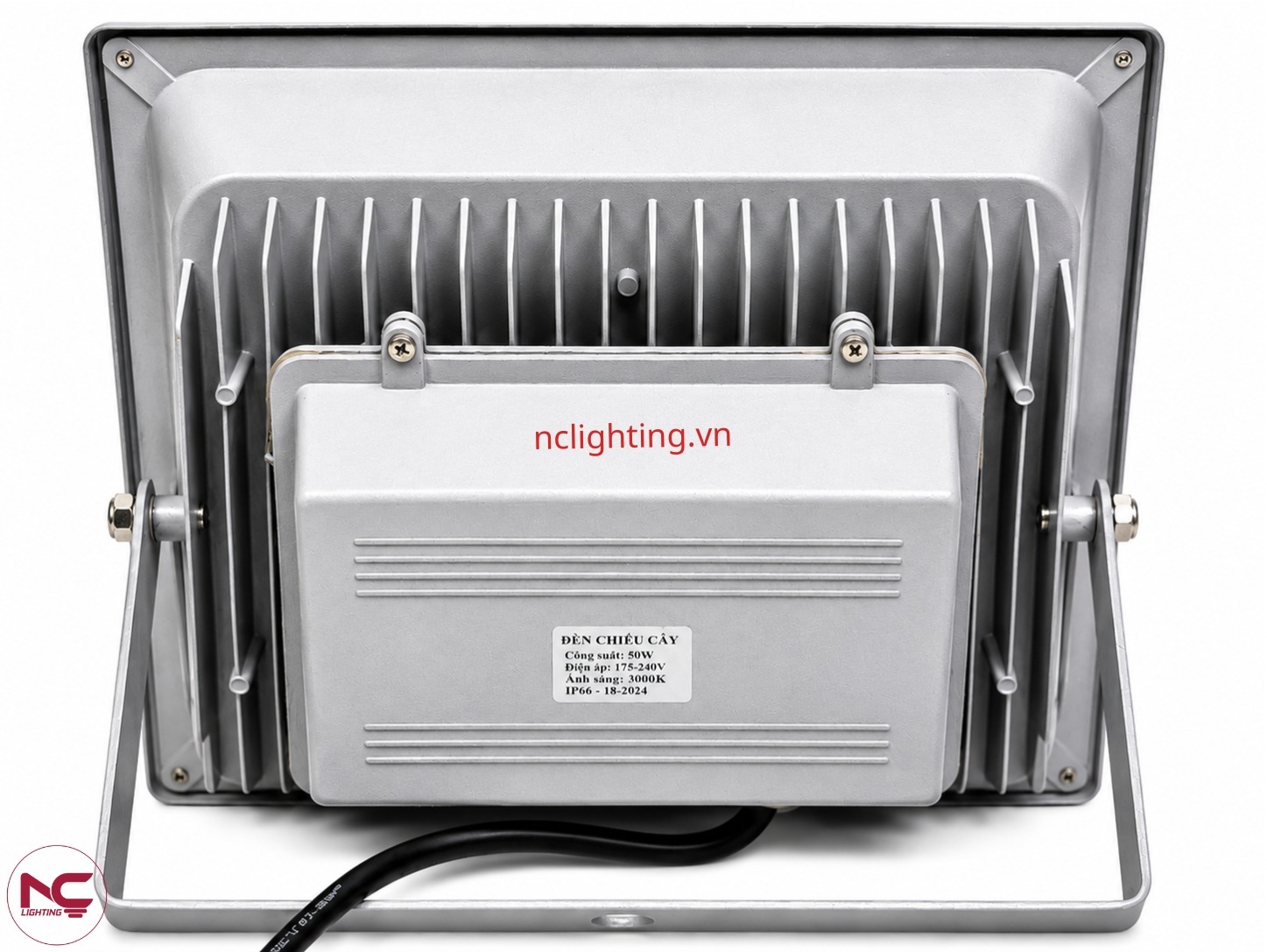 5-mat-sau-nccpx NCCPX có thiết kế rãnh tản nhiệt phía sau