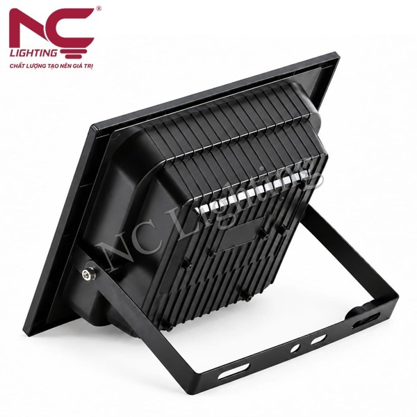 den-pha-nang-luong-mat-troi-pnc-25-2 Đèn pha năng lượng mặt trời PNC-25