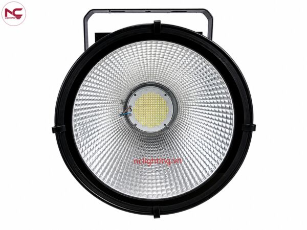 PNC-49 có miệng phản quang lớn