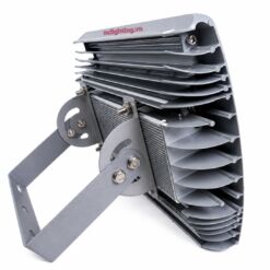Góc nghiêng phải của pnc-55 từ phía sau