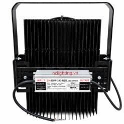 Mặt sau của PNC-49 có rãnh tản nhiệt sâu