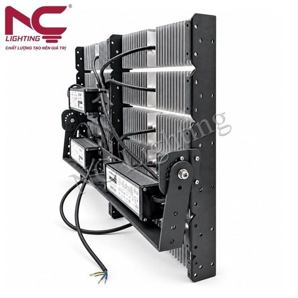 den-pha-led-pnc-38-4 Đèn pha LED PNC-38