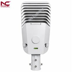 Mặt sau của LNC-135 có nhiều rãnh tản nhiệt