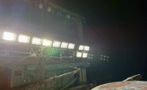 Hệ thống đèn pha đi biển cực sáng trên tàu đánh cá