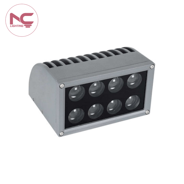 Đèn Chiếu Cột Thấu Kính Đặc Biệt NCCCTKDB màu bạc, hình chữ nhật, có 8 mắt LED với thấu kính hội tụ chuyên dụng chiếu điểm