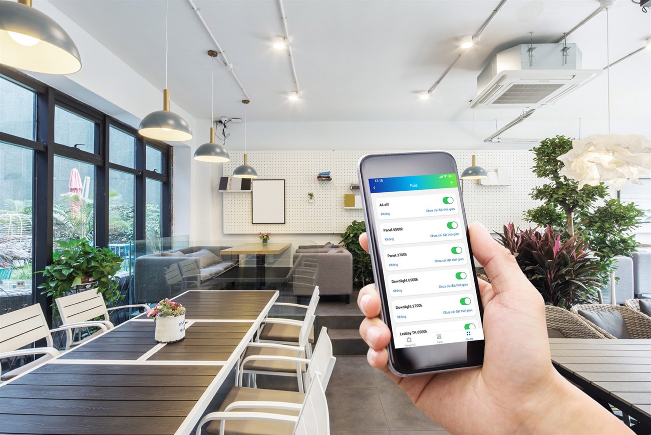 Hệ thống chiếu sáng thông minh điều khiển qua điện thoại trong không gian đô thị hiện đại
