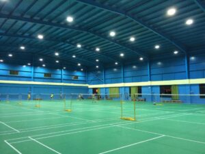 Đèn sân cầu lông chiếu sáng tiêu chuẩn, ánh sáng đều, hạn chế chói khi thi đấu và tập luyện