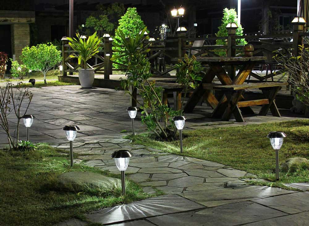 Phân lớp ánh sáng lối đi sân vườn theo từng tầng cao thấp