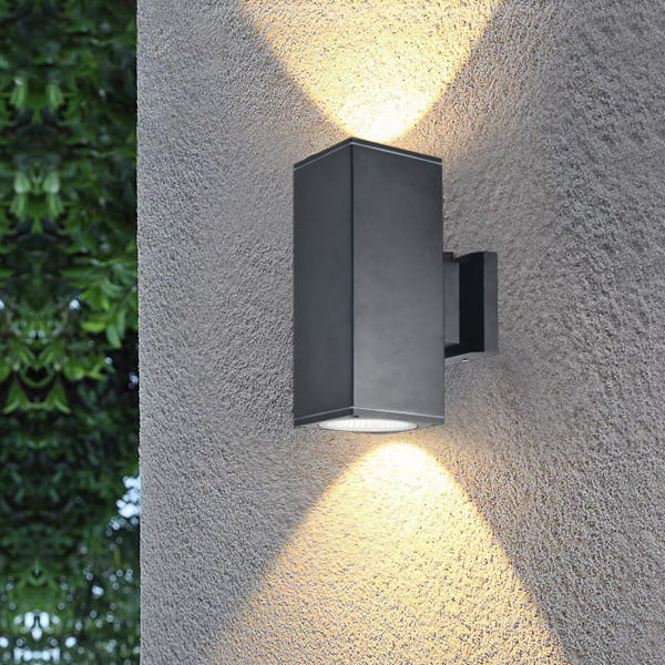 Đèn chiếu tường ngoài trời hắt lên xuống