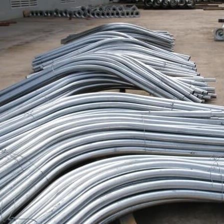 Cần đèn gắn trụ bê tông dạng cần đơn