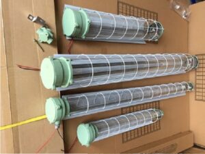 Đèn chống nổ dài được lắp đặt ở nhiều nơi