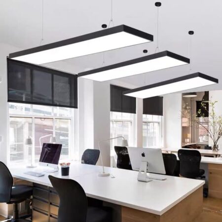 Đèn led ánh sáng trắng loại thả trần lắp đặt trong phòng họp
