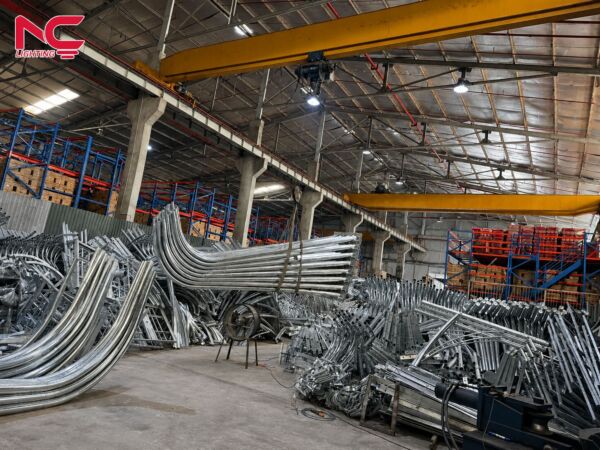 cẩu xếp hàng lên xe cho dự án hưng yên