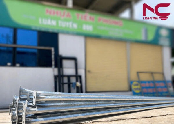 Bàn giao cột và đèn cho dự án nghe kiều Nghệ An