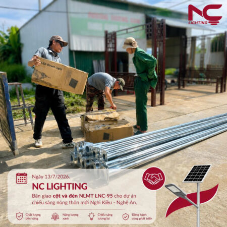 Thợ đang bê đèn bàn giao dự án Nghi Kiều Nghệ An