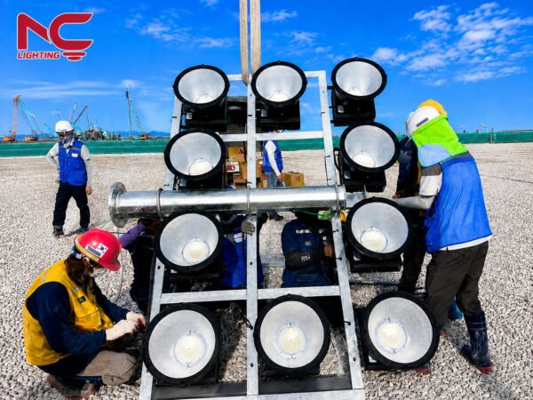 các mẫu đèn pnc-49 đã được lắp trên giàn