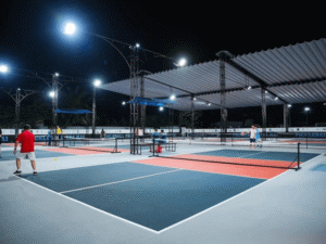 Cột đèn sân pickleball đơn có chiều cao vừa phải