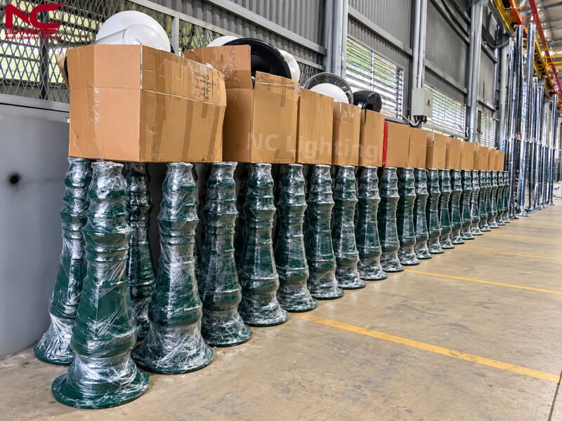 Đế cột được bọc lót cẩn thận bằng túi ni lông