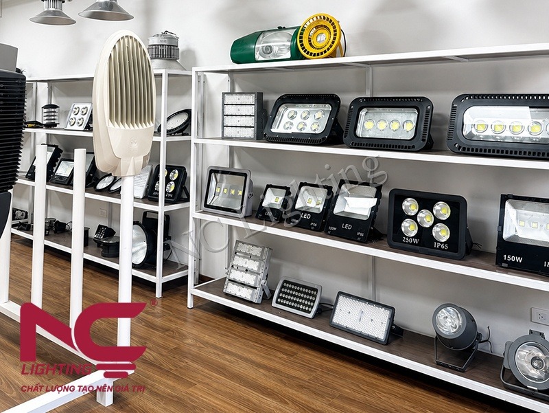 Đèn pha LED NC Lighting
